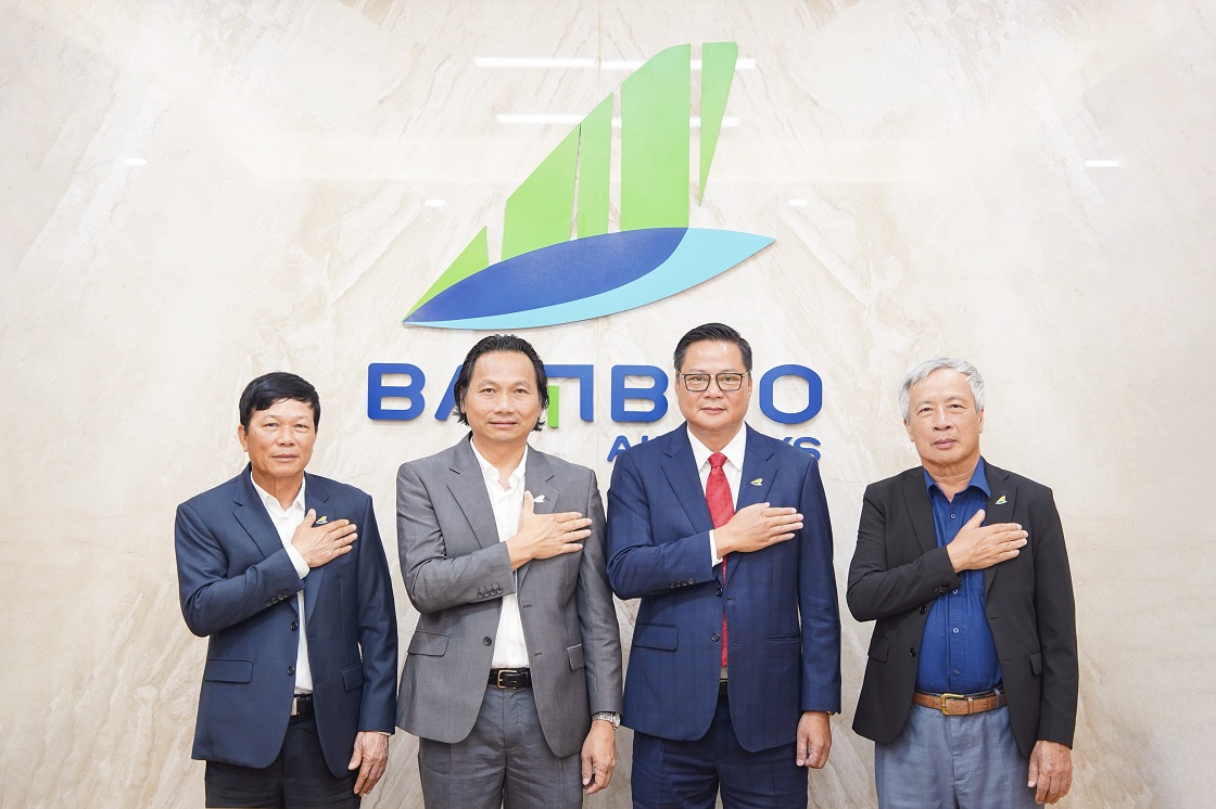 Mr. Pham Ngoc Vinh (second from right) – Chairman of the BoD Bamboo Airways